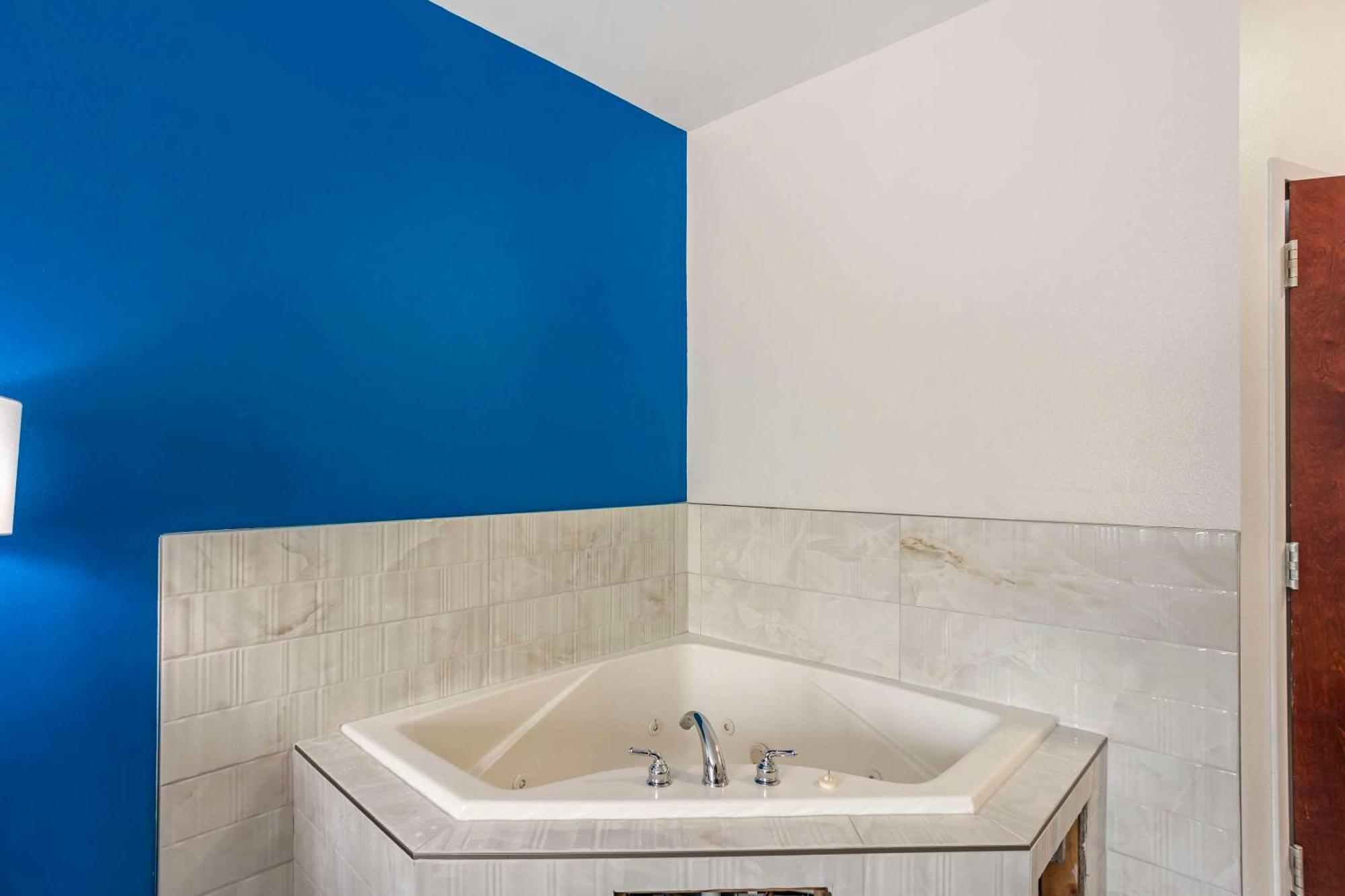 Comfort Inn & Suites Harrisburg-Hershey North Ngoại thất bức ảnh
