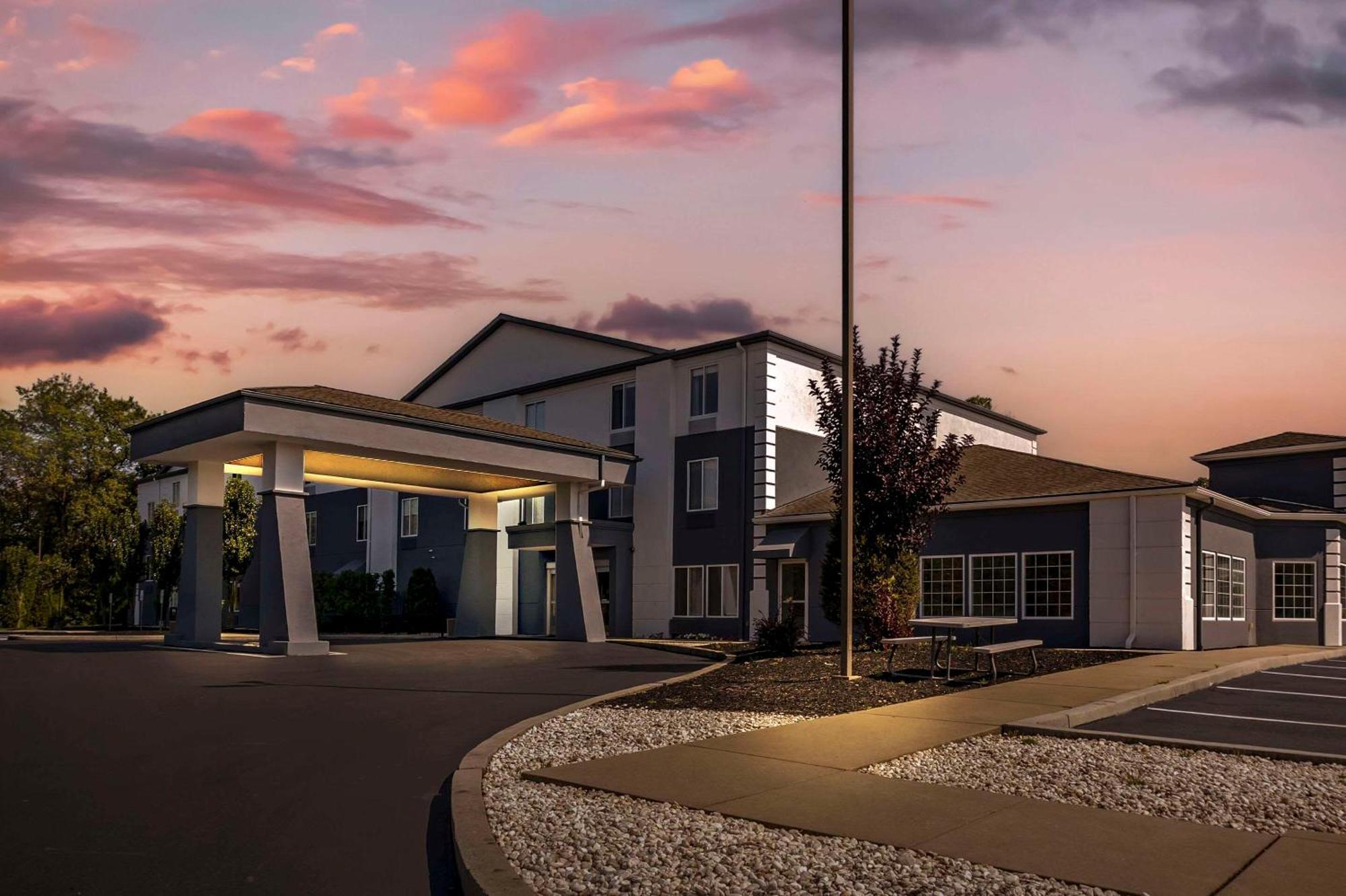 Comfort Inn & Suites Harrisburg-Hershey North Ngoại thất bức ảnh